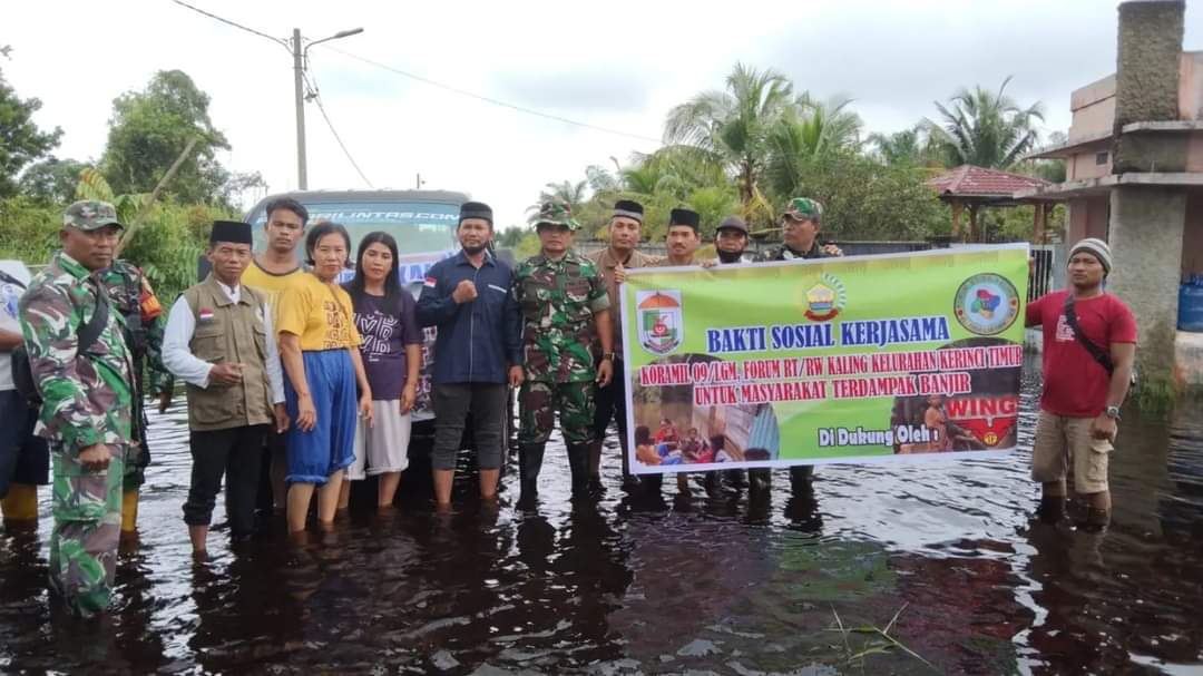 Koramil 09 Lgm Dan Forum RT RW Bagikan Sembako Kepada Korban Banjir Pangkalan Kerinci